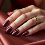 découvrez comment sublimer vos ongles grâce à une manucure bordeaux et or ! suivez nos conseils d'experts pour réaliser un nail art tendance et élégant qui mettra en valeur vos mains à chaque occasion.